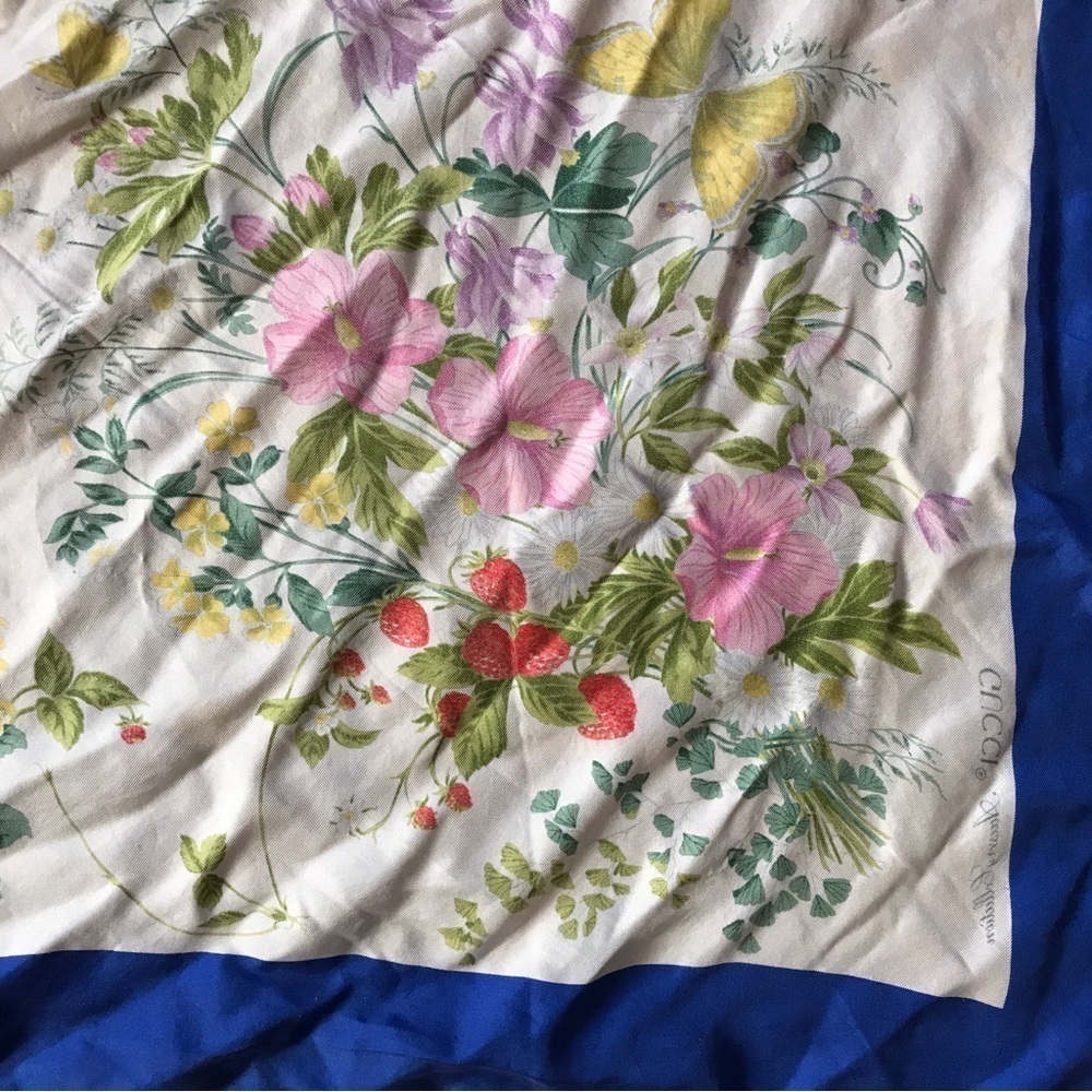 *Vintage* Gucci accessory collection 100% silk floral butterfly scarf - Picture 5 of 13